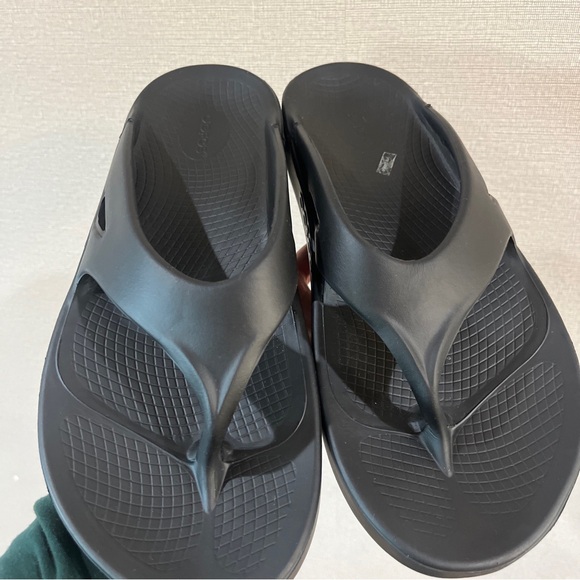Oofos Oolala Luxe Sandals unisexs Size M 13 W15 Black Comfort Recovery Sandals - Picture 3 of 10